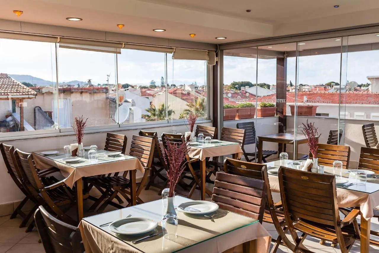Eleven Hotel Çeşme 3*,